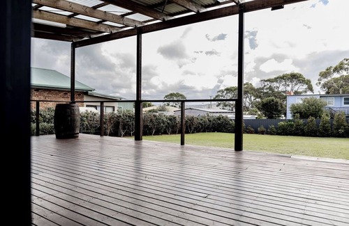 Stieglitz Apartamento | Georges Bay Bungalow - Family and Pet Friendly