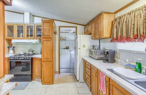 Georgetown Casa | Georgetown Home w/ Deck ~ 13 Mi to Black River!