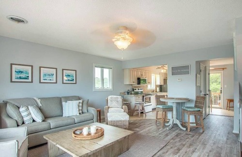 Sea Acres Casa | Georgetown Sands condo with WiFi, outdoor shower, and access to community pool and tennis