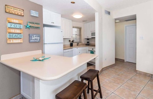 Seven Mile Beach Condominio | ¡Mira la puesta de sol sobre el Caribe! Georgetown Villa # 201 por CaymanVacation
