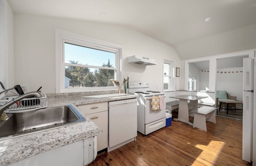 Broadkill Beach Casa | Georgia Avenue - bay block in Broadkill Beach!