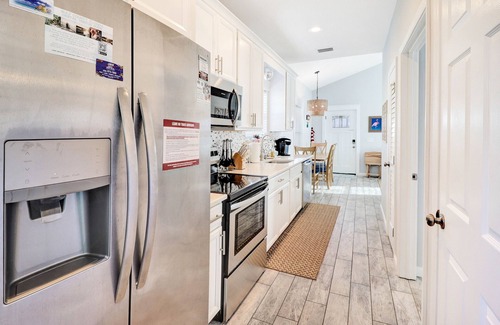 Mexico Beach Cabaña | "Georgia Sand" is 600 steps to the beach! This 2BD/2BA adorable cottage sleeps 8!