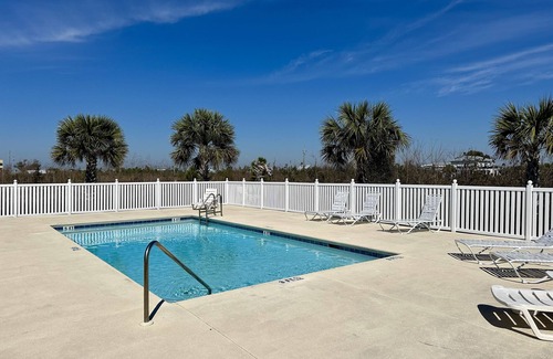 Mexico Beach Cabaña | "Georgia Sand" is 600 steps to the beach! This 2BD/2BA adorable cottage sleeps 8!