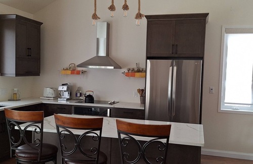 Meaford Casa | Georgian Bay Escape Cottage in Meaford. Cozy cottage with fireplace.