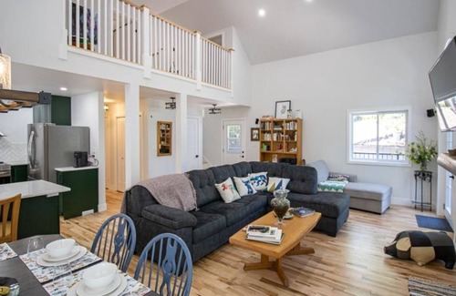Kemble Cabaña | Georgian Bay - Newly-Built Luxury Watefront Cottage w/ AC, Wi-Fi, BBQ, Firepit!