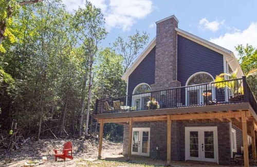 Kemble Cabaña | Georgian Bay - Newly-Built Luxury Watefront Cottage w/ AC, Wi-Fi, BBQ, Firepit!