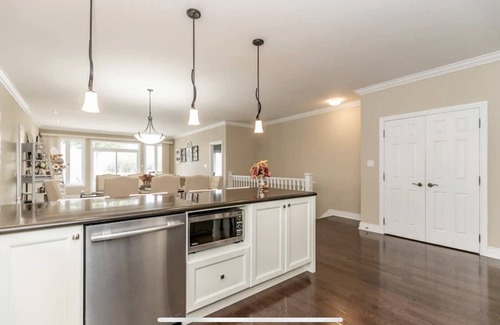 Victoria Harbour Cabaña | Georgian Bay waterfront cottage in a quiet cove w/HOT TUB