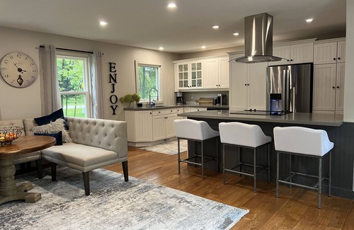 Wasaga Beach Casa | Georgian Bay walks to the beach..