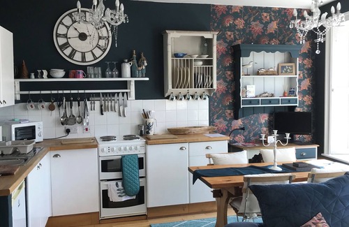 Whitby Apartamento | GEORGIAN TOWNHOUSE APARTMENT: LARGE ONE BEDROOM WITH PARKING IN CENTRAL WHITBY
