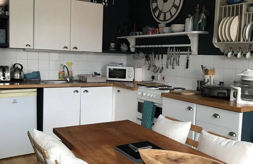 Whitby Apartamento | GEORGIAN TOWNHOUSE APARTMENT: LARGE ONE BEDROOM WITH PARKING IN CENTRAL WHITBY