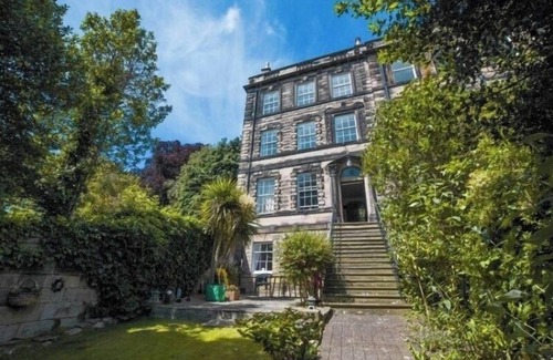 Whitby Apartamento | GEORGIAN TOWNHOUSE APARTMENT: LARGE ONE BEDROOM WITH PARKING IN CENTRAL WHITBY