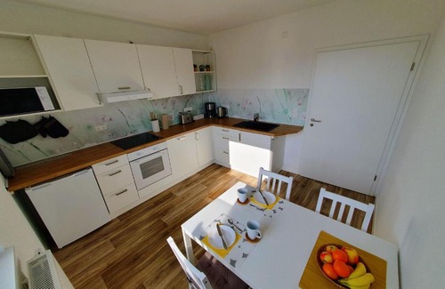 Schwerin Apartamento | geräumige, moderne Ferienwohnung mit PKW- und Fahrradstellplatz - FeWo Nordland
