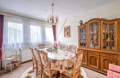 Titmaringhausen Apartamento | Geräumiges Apartment am Waldrand im Sauerland
