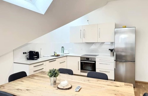 Favoriten Apartamento | Geräumiges Penthouse in Favoriten