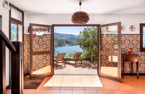 Vilar da Veiga Casa | Gerês Mountain Lake Views by Gerês Casas