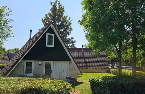 Gramsbergen Casa | Gerenoveerd 6 Pers. Huisje aan Visvijver Time4vacay