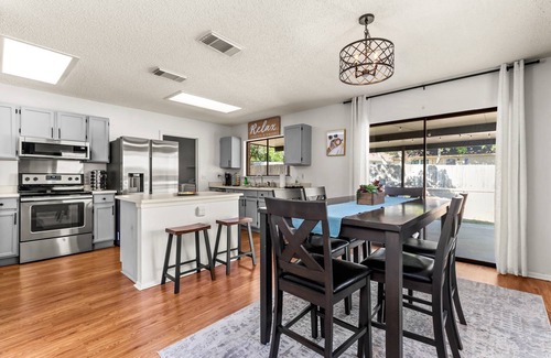 Heritage Casa | Near SeaWorld & BMT Lackland, Foosball, Outdoor Games, Dog Friendly & Fenced Yard, Workspace