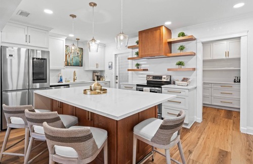 St. Petersburg - Clearwater Casa | Get 20% Off Rent 30+ Nights |Sea Glass Inn - Stylish Home with Covered Patio and Gameroom in St Pete