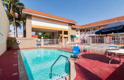 Artesia Casa | Get a solid deal on a simple stay!!