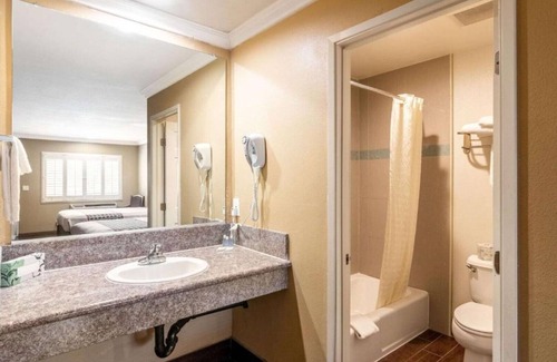 Artesia Casa | Get a solid deal on a simple stay!!