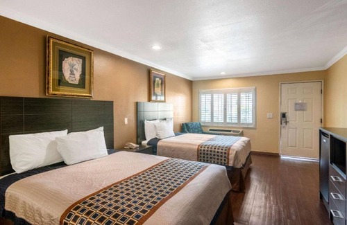 Artesia Casa | Get a solid deal on a simple stay!!