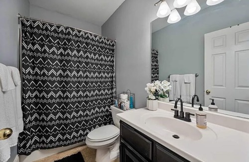 Johns Creek Apartamento | Get cozy in this 2-bedroom garden apartment in peaceful Alpharetta.