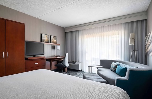 Camelback East Hotel | Get Ready for Blissful Getaway! Pet-Friendly, w/ Outdoor Pool, Near Zen Garden