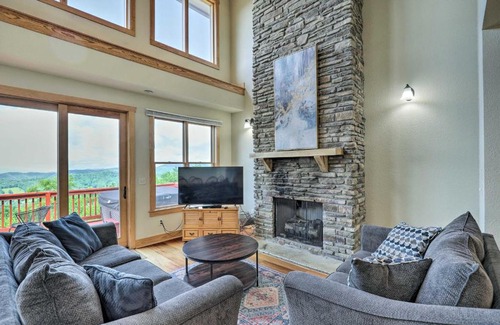 Wolf Laurel Casa | Getaway Chalet in Mars Hill with Hot Tub and Views!