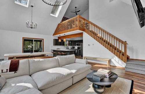 Gouldsboro Chalet De Esquí | Getaway Chalet hot tub,game room, peloton, ev charger