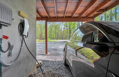 Gouldsboro Chalet De Esquí | Getaway Chalet hot tub,game room, peloton, ev charger