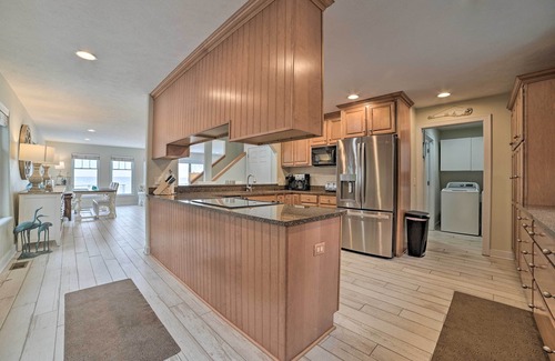 Northport Casa | Getaway on Crystal Clear Lake: Main & Guest House!