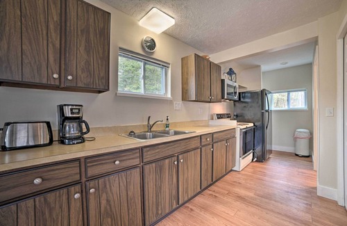 Northport Casa | Getaway on Crystal Clear Lake: Main & Guest House!