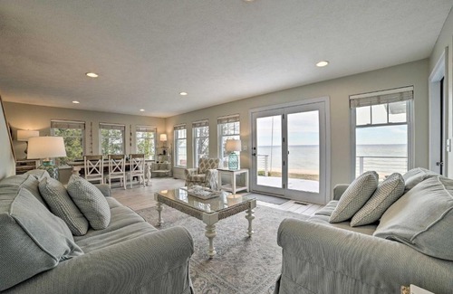 Northport Casa | Getaway on Crystal Clear Lake Main and Guest House!