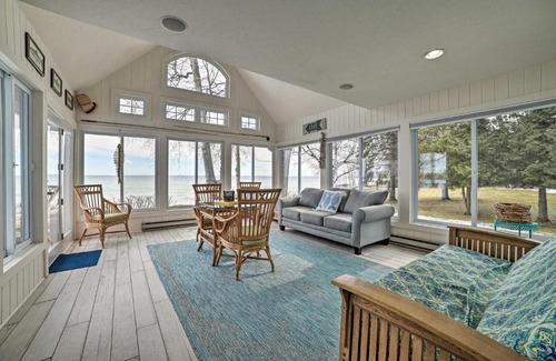 Northport Casa | Getaway on Crystal Clear Lake Main and Guest House!