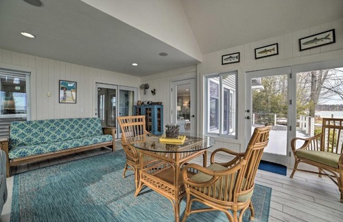 Northport Casa | Getaway on Crystal Clear Lake Main and Guest House!