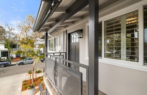 West Beach Apartamento | Getaway to SB Near the Beach, Pier, & Funk Zone