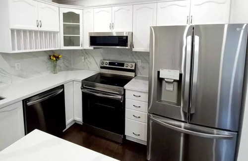 Orillia Casa | Getaway with an 8-seater Hot Tub & Gaming