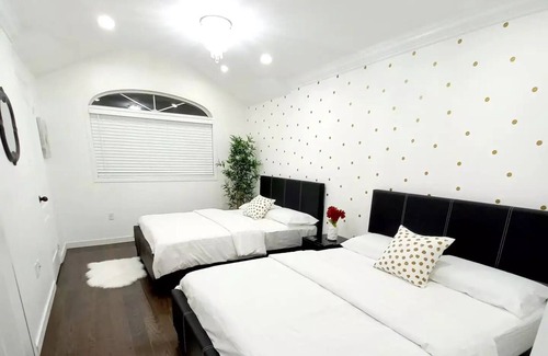 Orillia Casa | Getaway with an 8-seater Hot Tub & Gaming