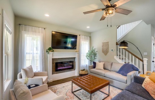 Asheville Casa | Getaway with Fire Pit 3 Mi to River Arts District!