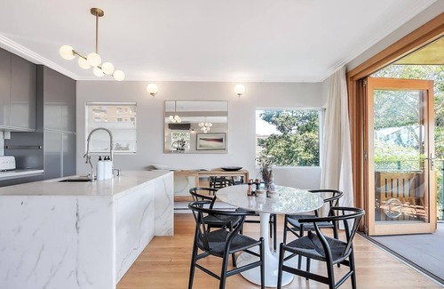 Kirribilli Apartamento | Getawayz NSW - Heatherbrae I - Luxurious 3 Bed Apartment, World Class Harbour Bridge Views.