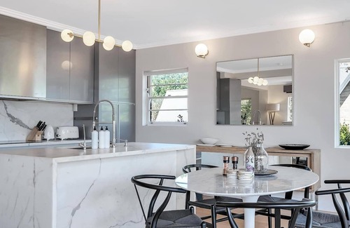 Kirribilli Apartamento | Getawayz NSW - Heatherbrae I - Luxurious 3 Bed Apartment, World Class Harbour Bridge Views.
