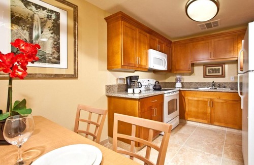 Uptown Design District Condominio | Gets an A+! Pool! Awesome Resort and Great Location!