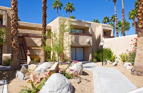 Uptown Design District Condominio | Gets an A+! Pool! Awesome Resort and Great Location!