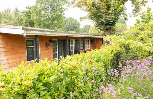 Spijkenisse Casa | Gezellig ruim landelijk huisje aan het water
