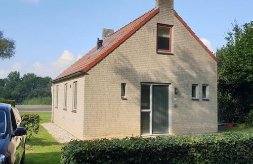 Ewijk Casa | Gezellige vakantiewoning aan het water in Ewijk - recreational only no workers