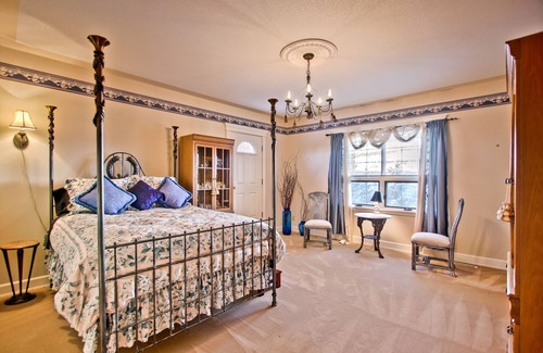 Bighorn No. 8 Otro | Ghost Lake Manor House