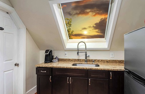 Beverly Condominio | *Spacious Ghostly 2BR Home| Salem+Beverly| Parking