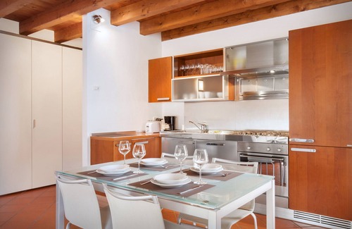 Albisano Apartamento | Giallo Limone Apartment