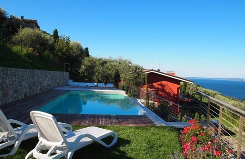 Frader Apartamento | Gianni with 2 bedrooms, in the ground floor with garden and lake view