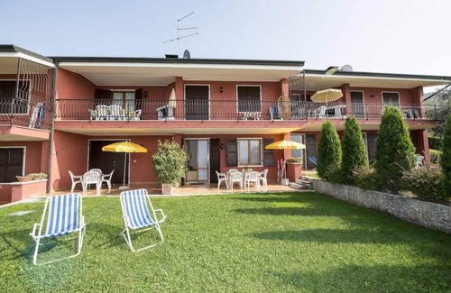 Frader Apartamento | Gianni with 2 bedrooms, in the ground floor with garden and lake view